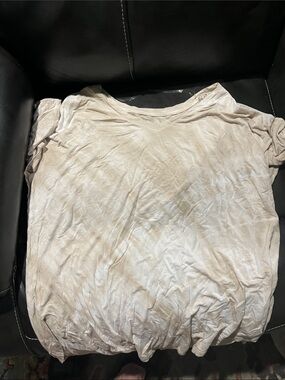 Time and Tru Beige V-Neck Short Sleeve Tee